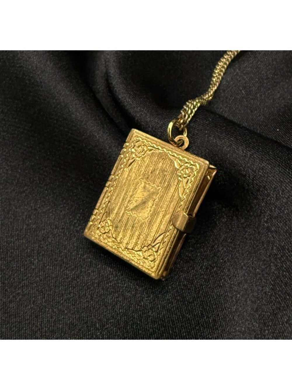 Antique Vintage 1910s-1950s Book Locket Necklace